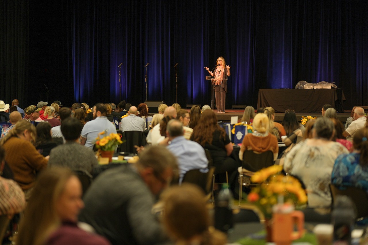 dianne sherrod addresses the sell-out crowd at the 2025 all peer conference