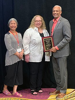 IMG_2187_mark_award IMG_2187_mark_award