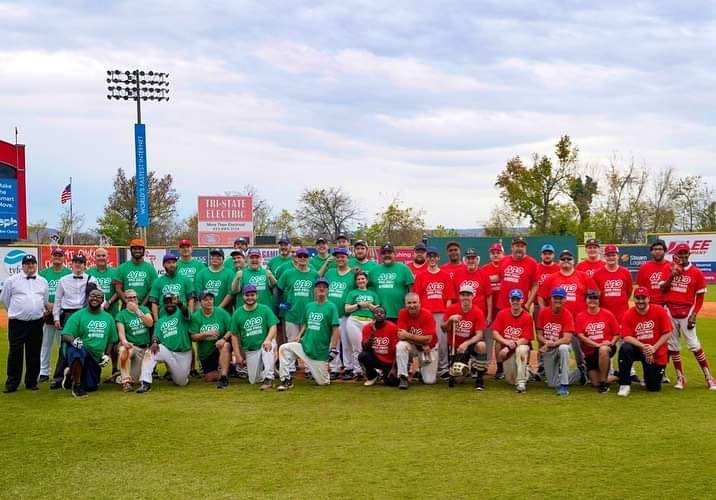 Alternative Baseball inclusive game, Nov. 2022 group photo of a baseball team in green jerseys on one side and a team in red jerseys on the other side