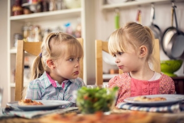two_little_girls_at_table_500