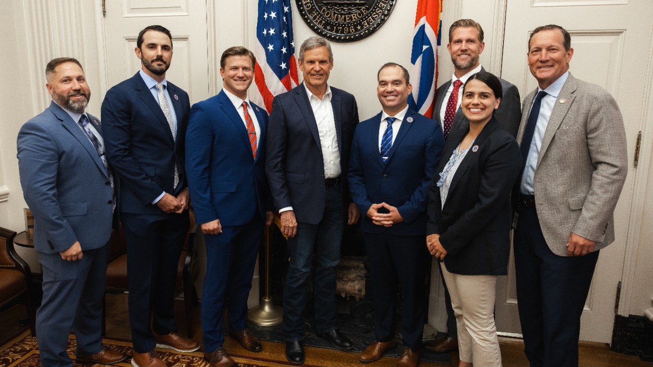 Photo of Governor Bill Lee and the Governor's Veteran Fellows