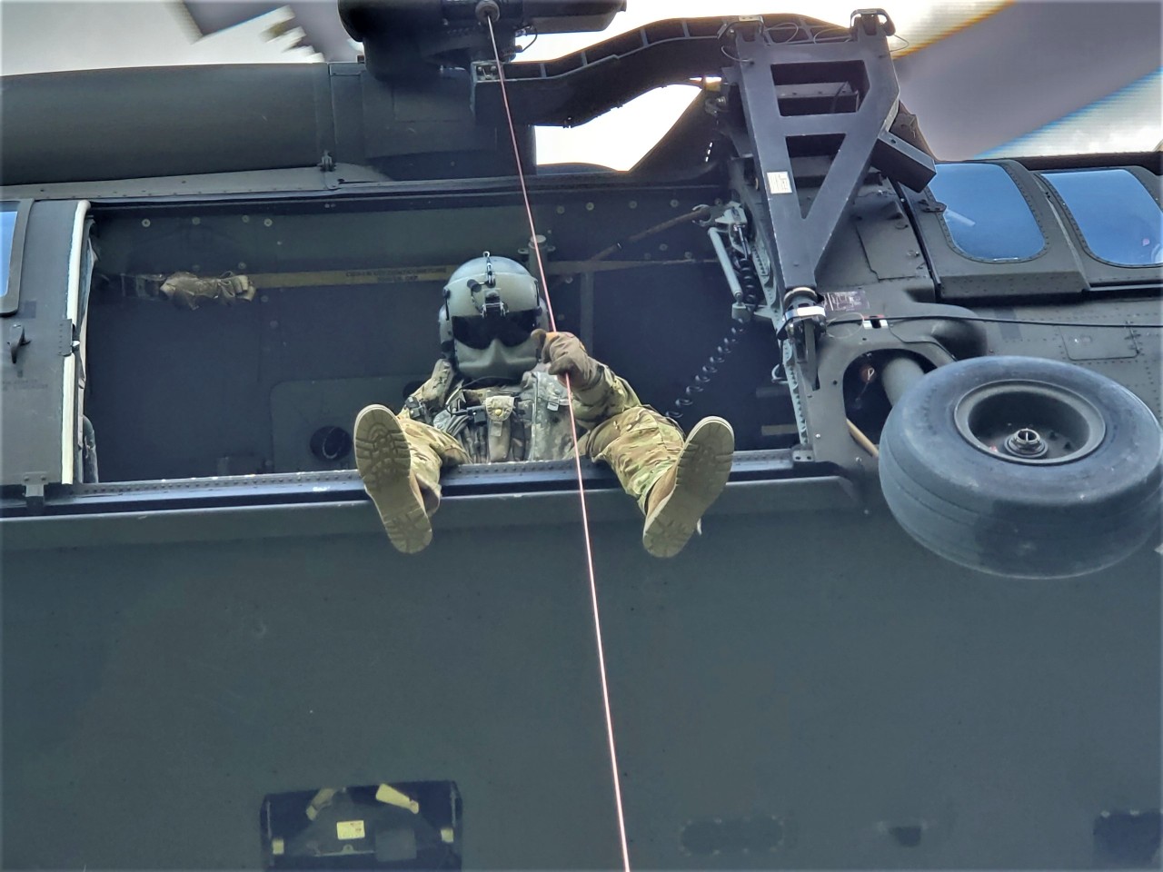 Sgt. Tim Allen lowers Sgt. 1st Class Tracy Banta, a Critical Care Flight Paramedic, to a bear attack victim in the Great Smoky Mountain National Park Area, June 18. (Courtesy photo from the Tennessee National Guard)