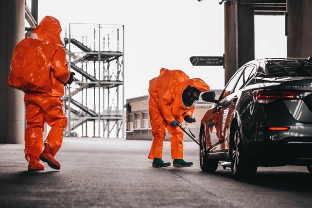 Members of the 45th Civil Support Team inspect a vehicle during their Training Proficiency Evaluation at the Nashville Super Speedway in Lebanon, July 29. U.S. Army North administered the evaluation, which mimics real world events and challenges the unit’s skills and decision-making. (Photo by 1st Lt. Sarah Kohrt)