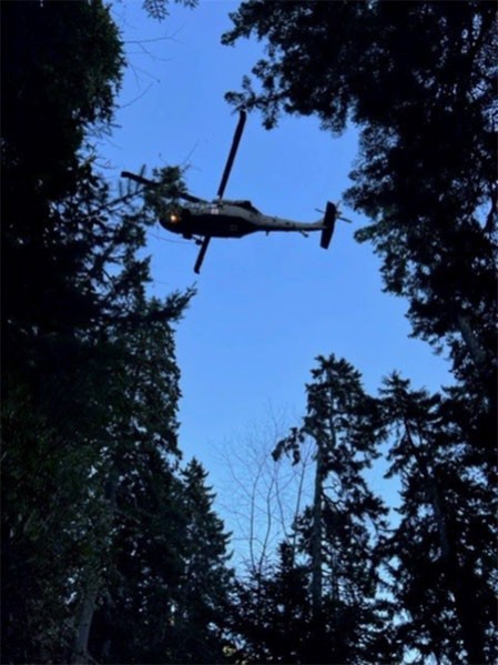 A Tennessee Army National Guard UH-60 Blackhawk helicopter prepares to lower paramedics by hoist to an injured hiker along the Alum Cave Trail at the Great Smoky Mountain National Park area, Oct. 14. (Photo from the Tennessee National Guard)