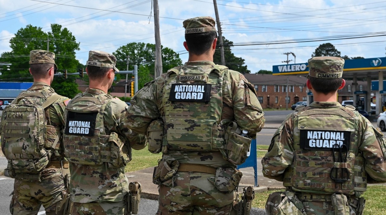 Soldiers from the Tennessee National Guard’s 278th Cavalry Regiment, who are a part of the Memphis Safe Task Force, supported the Memphis Police Department while responding to two separate shootings across Memphis, April 16, providing immediate medical aid to multiple gunshot victims. (photo by Airman Tiffany Brooks)