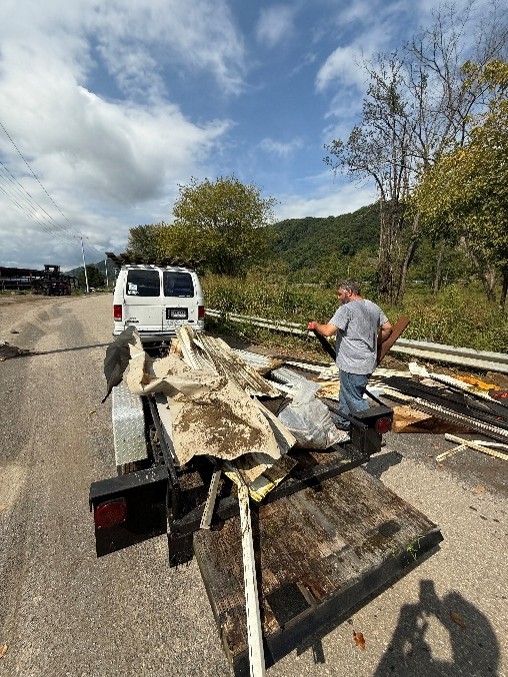 Photo from Wahoo’s Adventures of a person next to a car trailer