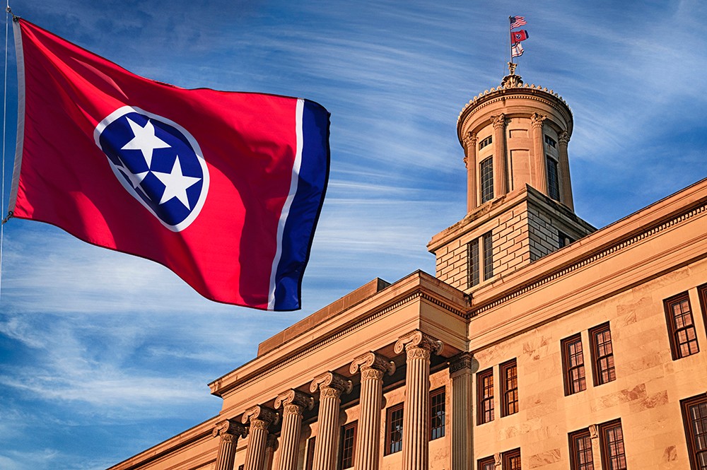 Tennessee Capitol and state flag
