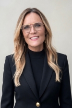 Anna Settle Headshot