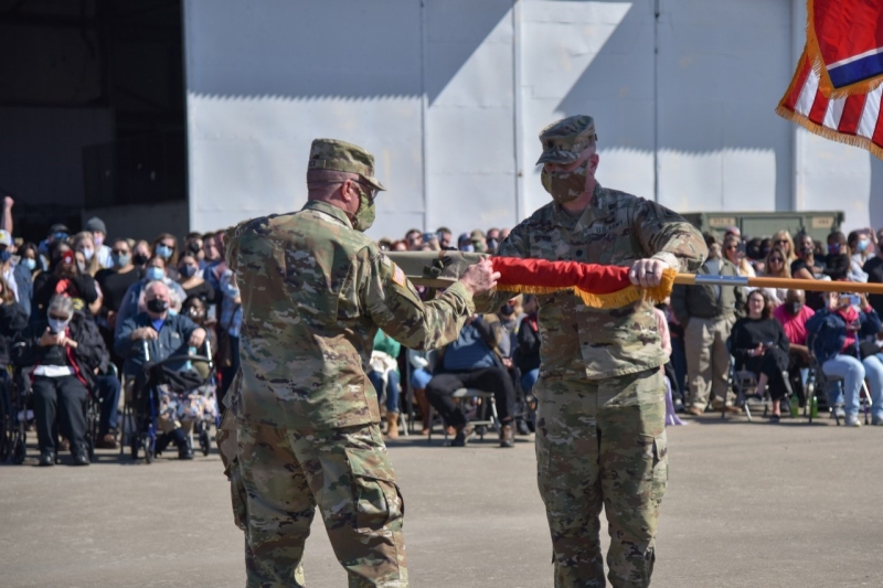 Lt. Col. Phillip Hill and Command Sgt. Maj. Carlos Quick, the leadership team for the Tennessee National Guard’s 1st Battalion, 181st Field Artillery Regiment, case their unit colors during a departure ceremony at Smyrna’s Volunteer Training Site on March 7. The battalion began a 10-month deployment where they will serve in the Middle East. (photo by Staff Sgt. Timothy Cordeiro) Soldiers holding flag