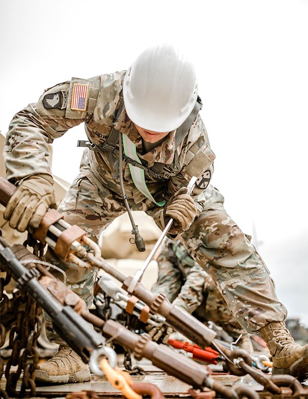 A Soldier from the 230th Sustainment Brigade chains down an M3 Bradley Fighting Vehicle during railhead operations at Fort Hood, Texas, as they support the 278th Armored Cavalry Regiment conducting an eXportable Combat Training Capability exercise throughout the month of July. (Photo by Pfc. Everett Babbitt) A Soldier from the 230th Sustainment Brigade chains down an M3 Bradley Fighting Vehicle during railhead operations at Fort Hood, Texas, as they support the 278th Armored Cavalry Regiment conducting an eXportable Combat Training Capability exercise throughout the month of July. (Photo by Pfc. Everett Babbitt)