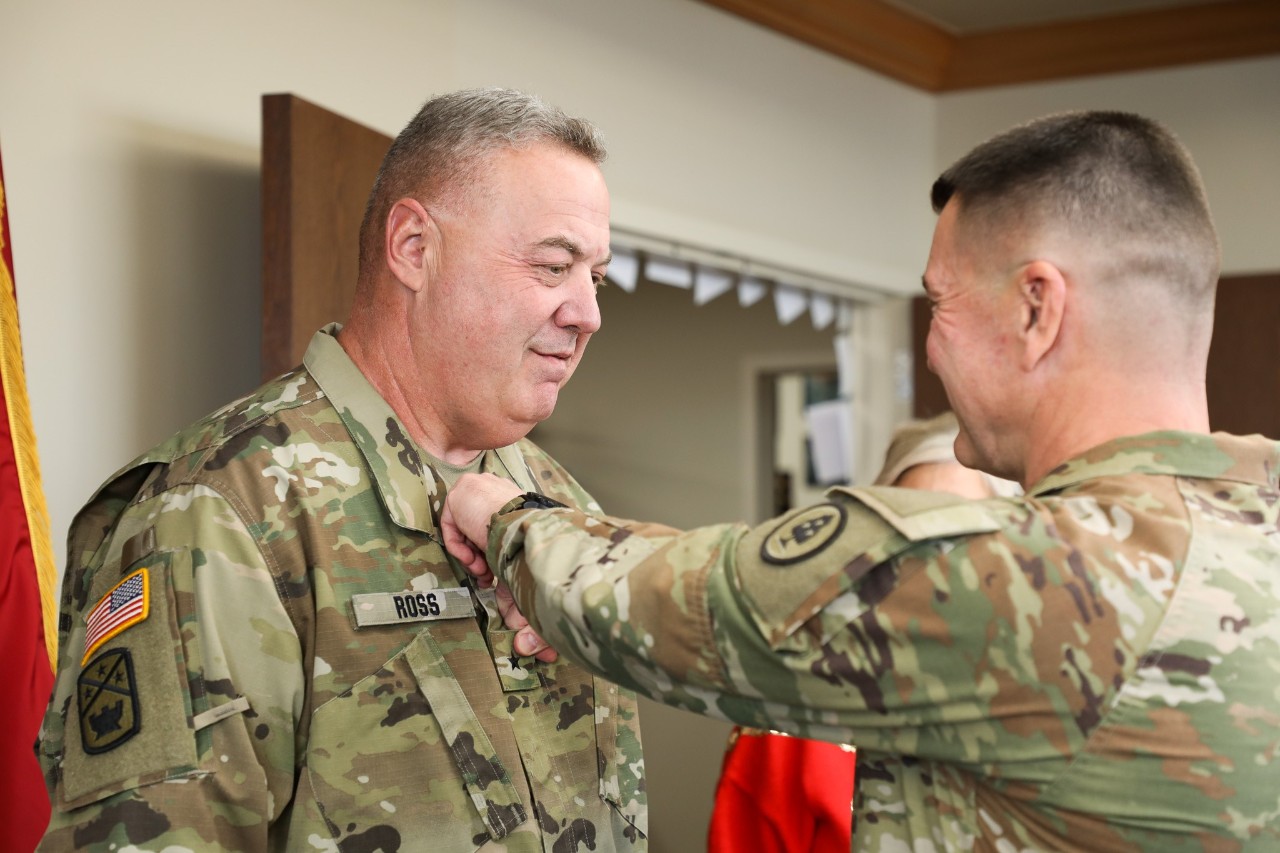 Maj. Gen. Warner Ross is promoted by his wife, Becky, and Maj. Gen. Jimmie Cole, Tennessee’s Deputy Adjutant General, during a ceremony held at Tennessee’s Joint Forces Headquarters in Nashville on Dec. 21. Ross is the Tennessee Adjutant General and responsible for the Tennessee Army and Air National Guard, the Tennessee State Guard, and the Tennessee Emergency Management Agency. (photo by Cpl. Kalina Hyche) Maj. Gen. Warner Ross is promoted by his wife, Becky, and Maj. Gen. Jimmie Cole, Tennessee’s Deputy Adjutant General, during a ceremony held at Tennessee’s Joint Forces Headquarters in Nashville on Dec. 21. Ross is the Tennessee Adjutant General and responsible for the Tennessee Army and Air National Guard, the Tennessee State Guard, and the Tennessee Emergency Management Agency. (photo by Cpl. Kalina Hyche)