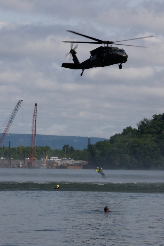 Tennessee Army National Guard Soldiers assigned to the 1-230th Assault Helicopter Battalion quickly remove volunteers acting as flood victims swept into the Chickamauga Dam during a simulated flooding event requiring the efforts of the Helicopter Aquatic Rescue Team Thursday, May 16. The training exercise, which tested the battalion’s skills in water rescue and recovery operations, was conducted in conjunction with the Chattanooga Fire Department and other local emergency responders. (U.S. Army National Guard photo by Sgt. First Class Mathieu Perry) Tennessee Army National Guard Soldiers assigned to the 1-230th Assault Helicopter Battalion quickly remove volunteers acting as flood victims swept into the Chickamauga Dam during a simulated flooding event requiring the efforts of the Helicopter Aquatic Rescue Team Thursday, May 16. The training exercise, which tested the battalion’s skills in water rescue and recovery operations, was conducted in conjunction with the Chattanooga Fire Department and other local emergency responders. (U.S. Army National Guard photo by Sgt. First Class Mathieu Perry)