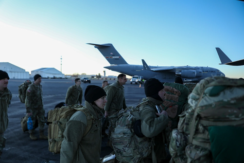 Soldiers and Airmen with the Tennessee National Guard load a C-17 Globemaster III at Smyrna’s Volunteer Training Site, January 17, and prepare to travel to Washington D.C. to join Guardsmen from several other states to provide support to federal and district authorities for the 60th Presidential Inauguration. (photo by Spc. Landon Evans) Soldiers and Airmen with the Tennessee National Guard load a C-17 Globemaster III at Smyrna’s Volunteer Training Site, January 17, and prepare to travel to Washington D.C. to join Guardsmen from several other states to provide support to federal and district authorities for the 60th Presidential Inauguration. (photo by Spc. Landon Evans)