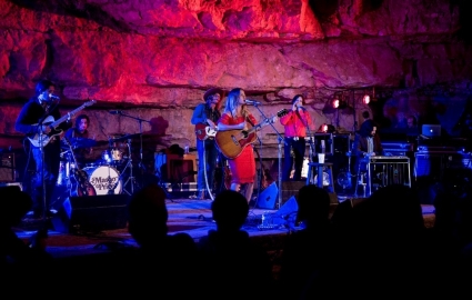 Outdoor Music Venues band playing at outdoor music venue