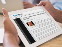 8-knox-news Hands holding a tablet with the Knoxville website on it.